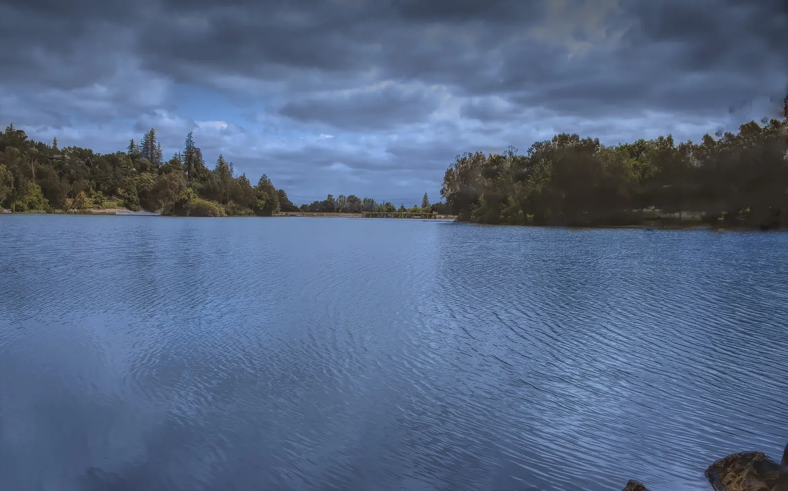 Vasona Lake and its tree-lined shore in Los Gatos
